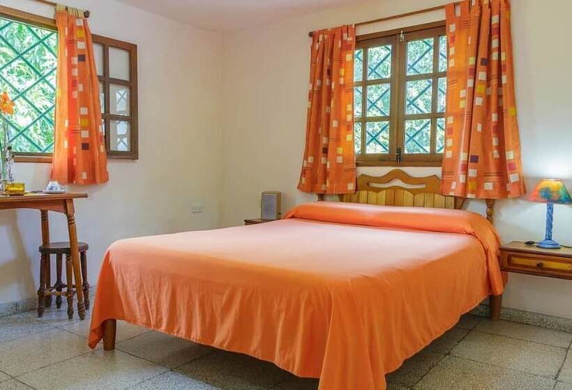 پانسیون Hostal Finca Aurora