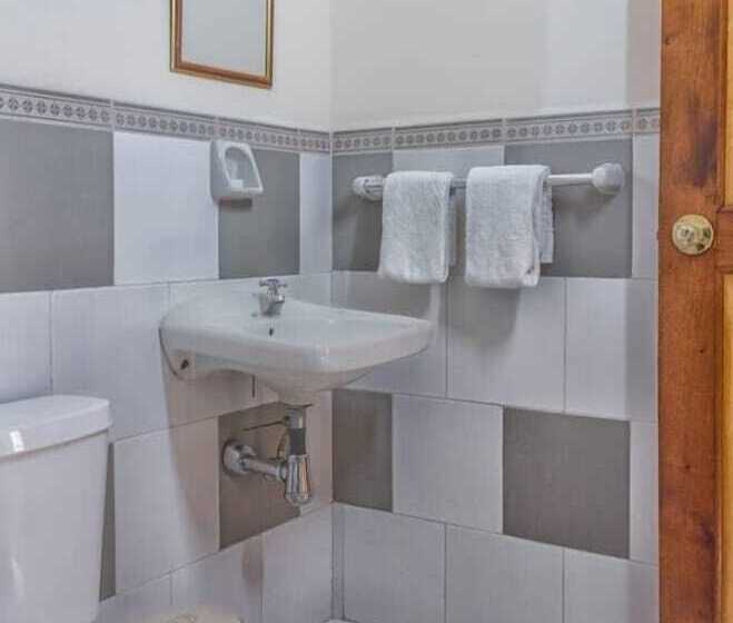 پانسیون Hostal Finca Aurora