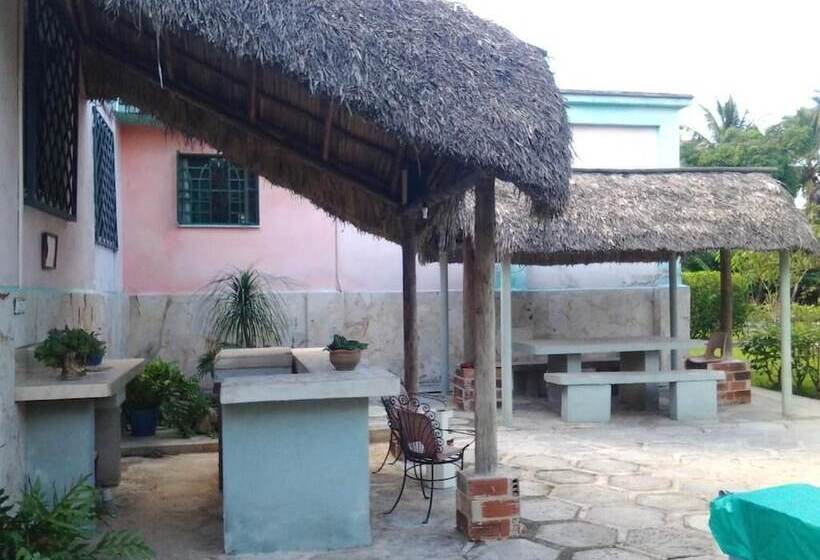 پانسیون Hostal Finca Aurora