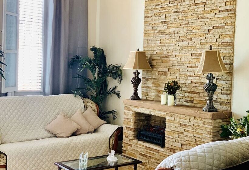 پانسیون Hostal La Casona Holguin