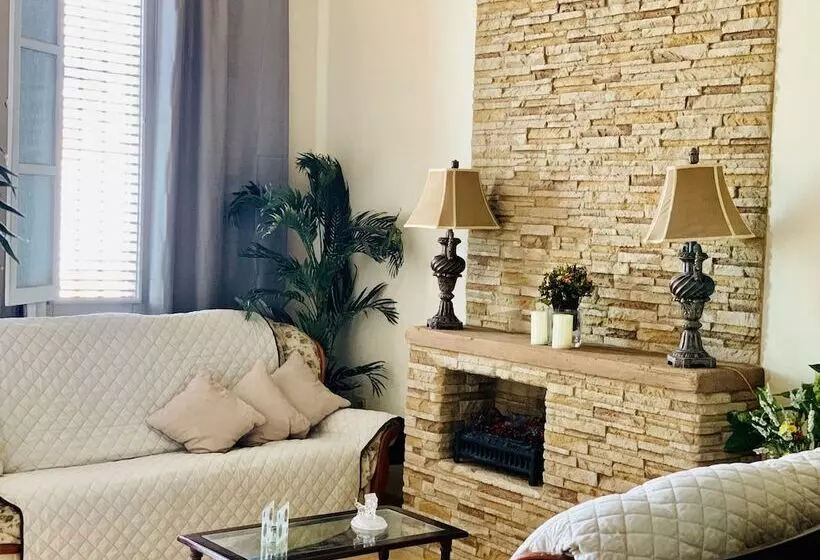 ペンション Hostal La Casona Holguin
