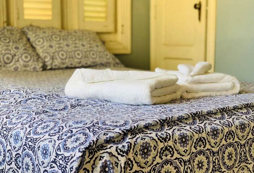 پانسیون Hostal La Casona Holguin