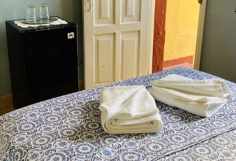 پانسیون Hostal La Casona Holguin