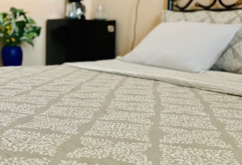 پانسیون Hostal La Casona Holguin