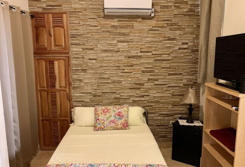 پانسیون Hostal La Casona Holguin