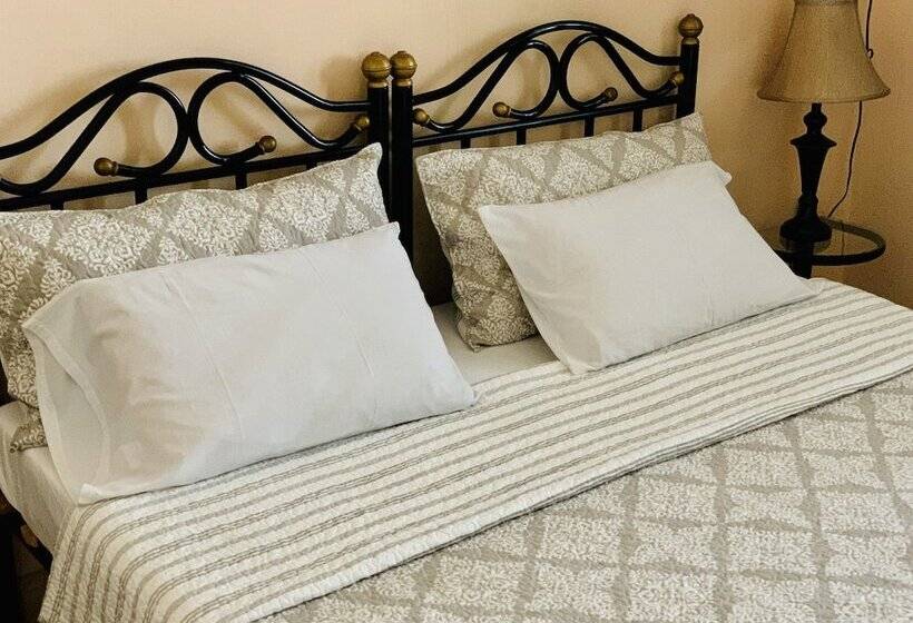 پانسیون Hostal La Casona Holguin