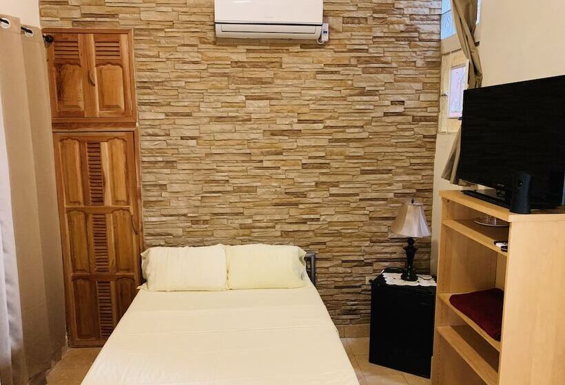 پانسیون Hostal La Casona Holguin