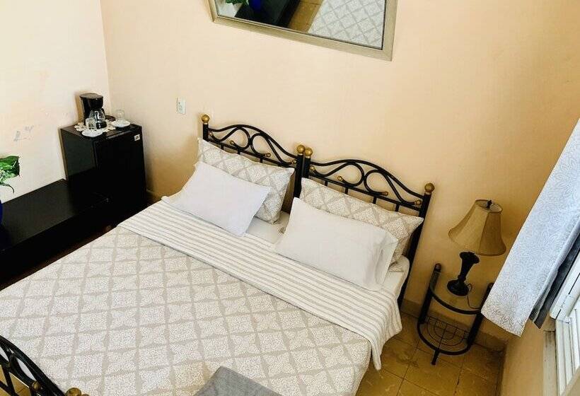 پانسیون Hostal La Casona Holguin