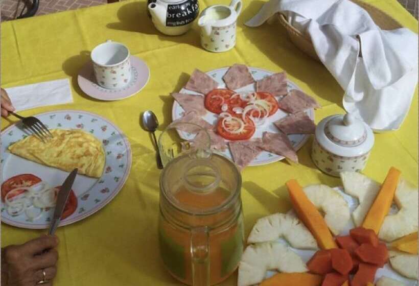 پانسیون Hostal La Casona Holguin