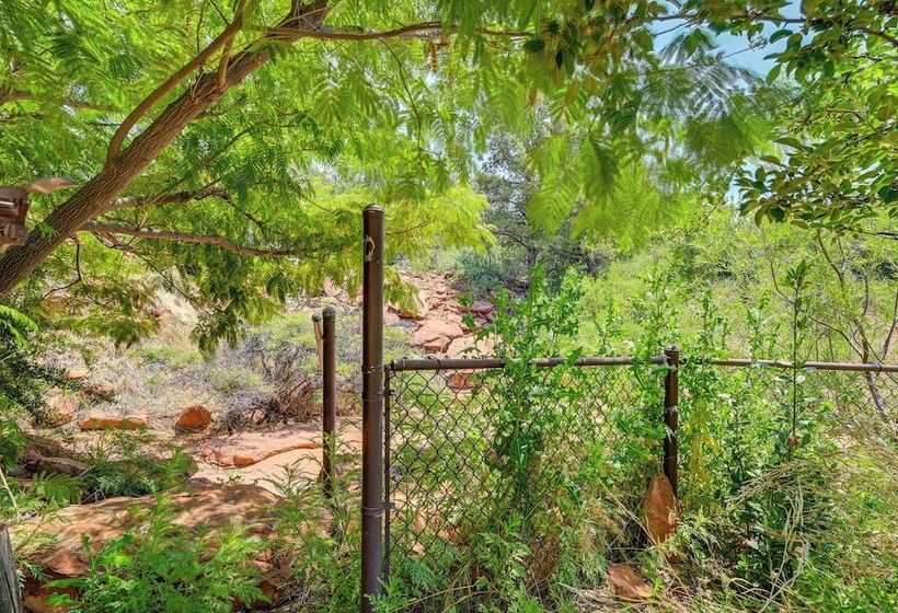 Quaint Sedona Cottage: Close To Trails & Downtown!