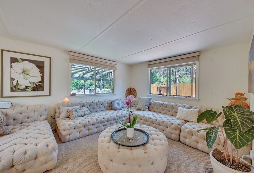 Quaint Sedona Cottage: Close To Trails & Downtown!