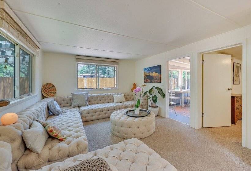 Quaint Sedona Cottage: Close To Trails & Downtown!