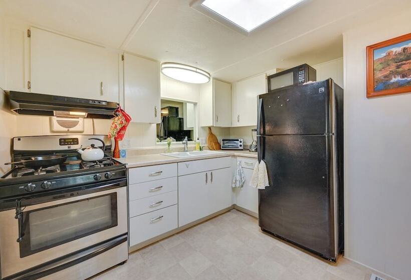 Quaint Sedona Cottage: Close To Trails & Downtown!