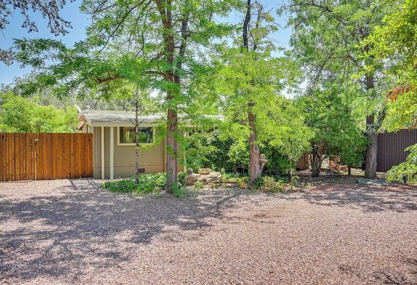 Quaint Sedona Cottage: Close To Trails & Downtown!