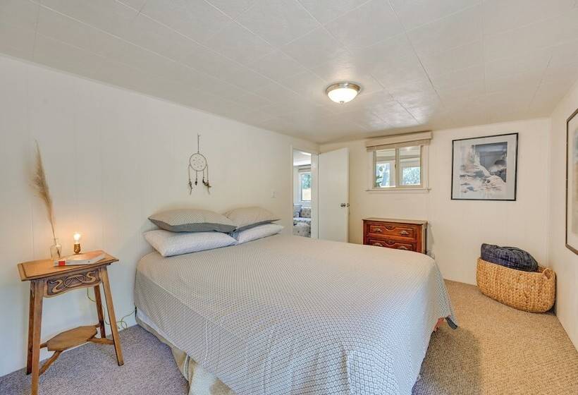 Quaint Sedona Cottage: Close To Trails & Downtown!