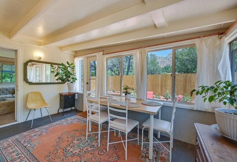 Quaint Sedona Cottage: Close To Trails & Downtown!