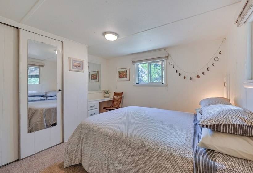 Quaint Sedona Cottage: Close To Trails & Downtown!