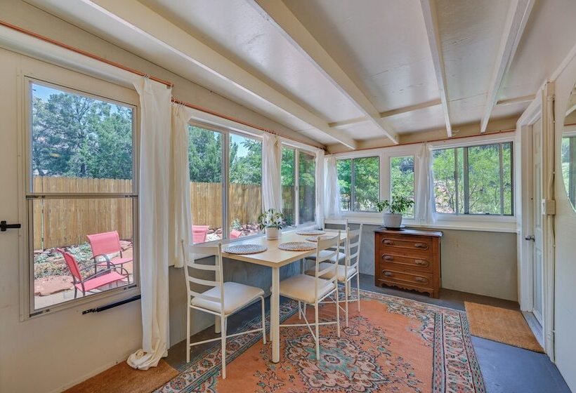 Quaint Sedona Cottage: Close To Trails & Downtown!