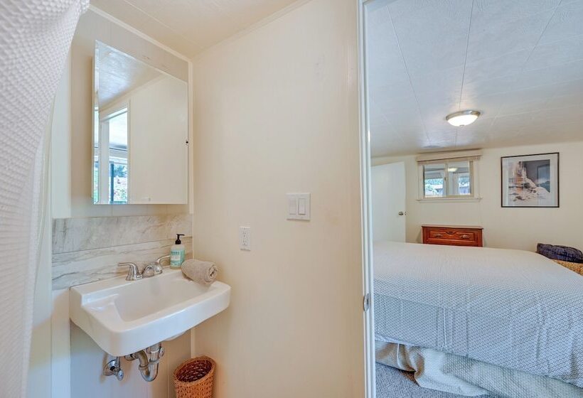 Quaint Sedona Cottage: Close To Trails & Downtown!