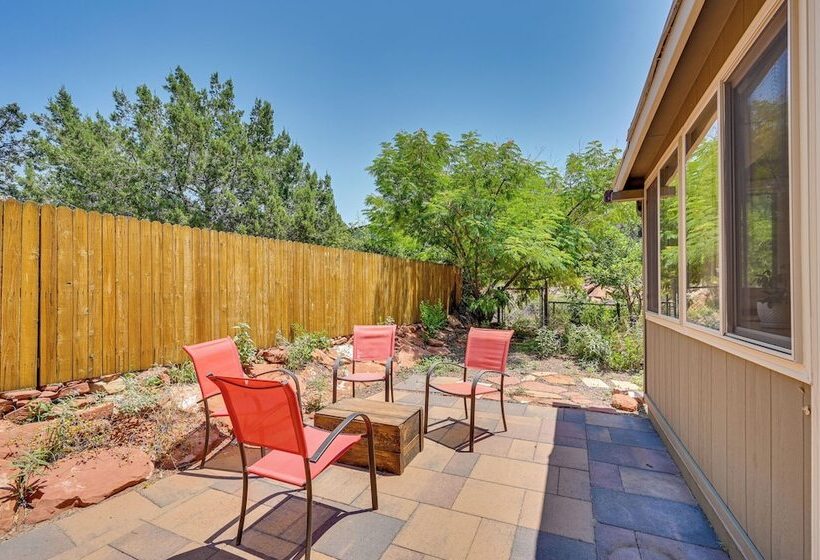Quaint Sedona Cottage: Close To Trails & Downtown!