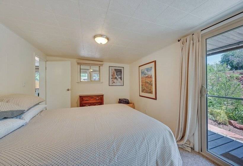 Quaint Sedona Cottage: Close To Trails & Downtown!