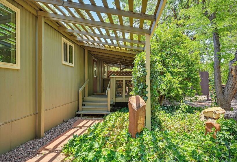 Quaint Sedona Cottage: Close To Trails & Downtown!