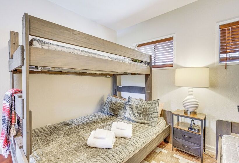 4 Mi To Angel Fire Resort: Retreat W/ Hot Tub