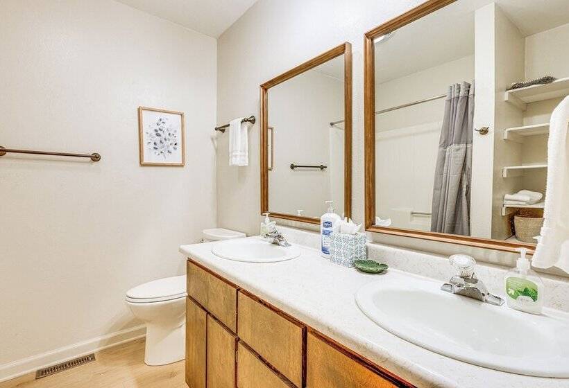 4 Mi To Angel Fire Resort: Retreat W/ Hot Tub