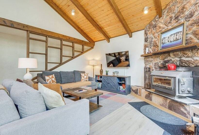 4 Mi To Angel Fire Resort: Retreat W/ Hot Tub