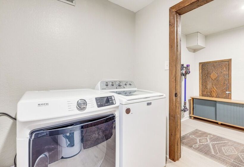 4 Mi To Angel Fire Resort: Retreat W/ Hot Tub