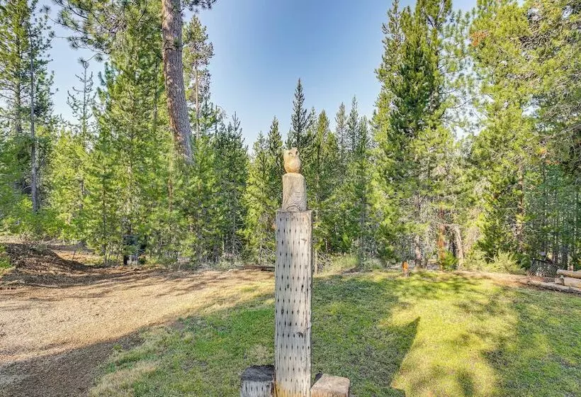 Woodsy Cabin Retreat ~ 4 Mi To Crescent Lake!