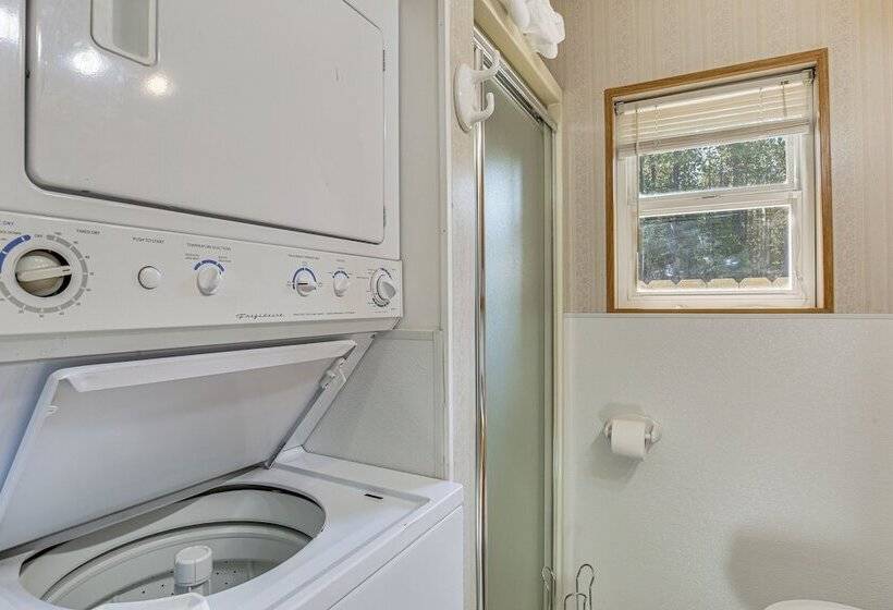 Woodsy Cabin Retreat ~ 4 Mi To Crescent Lake!