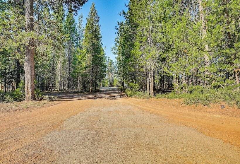 Woodsy Cabin Retreat ~ 4 Mi To Crescent Lake!
