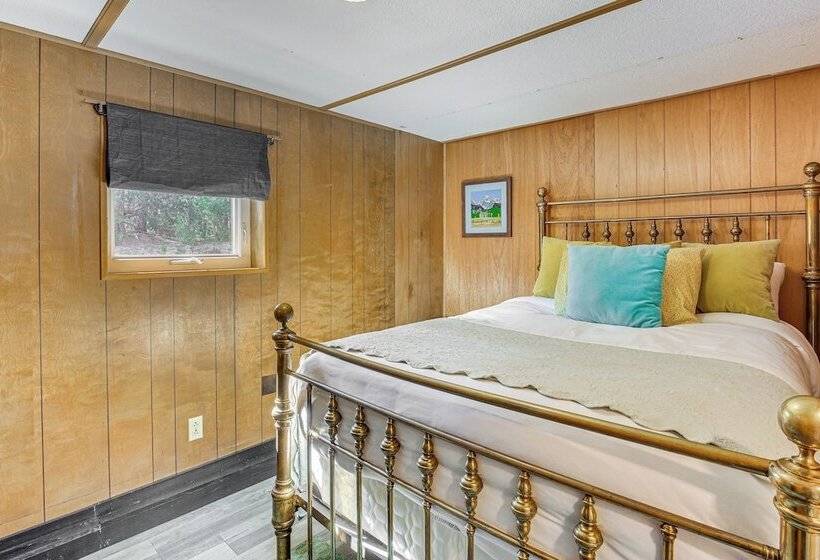 Woodsy Cabin Retreat ~ 4 Mi To Crescent Lake!