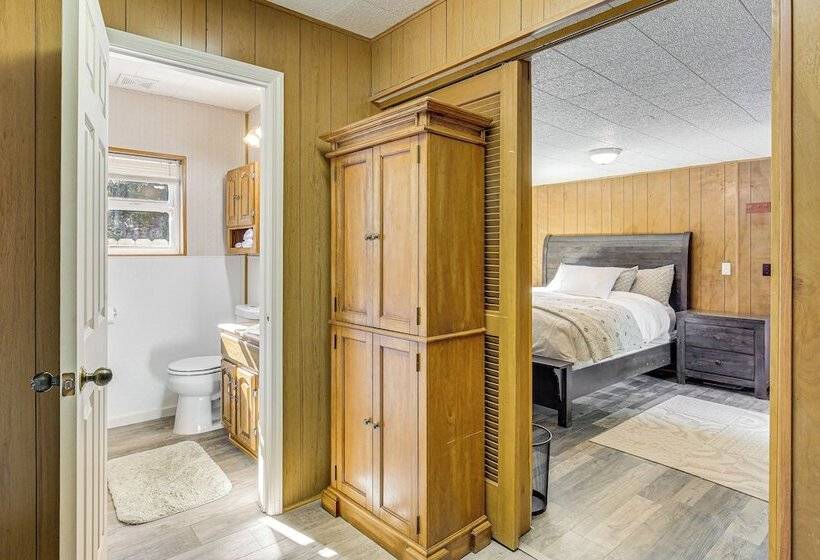 Woodsy Cabin Retreat ~ 4 Mi To Crescent Lake!