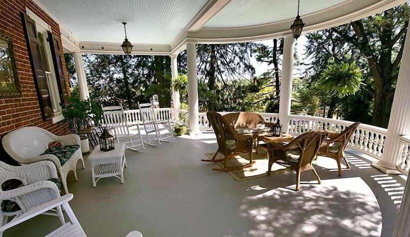 Bed and Breakfast Emig Mansion