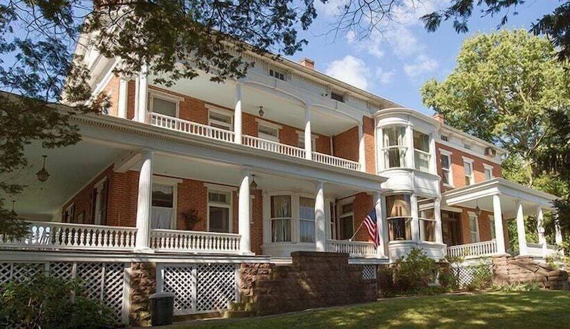 Bed and Breakfast Emig Mansion