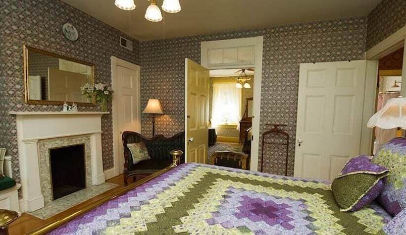 Bed and Breakfast Emig Mansion