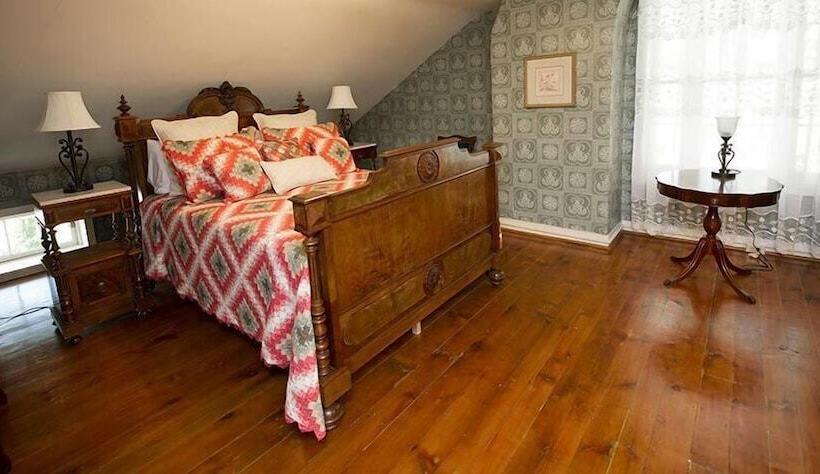 Bed and Breakfast Emig Mansion