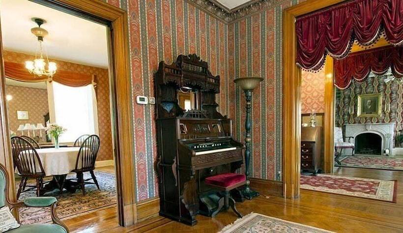 Bed and Breakfast Emig Mansion