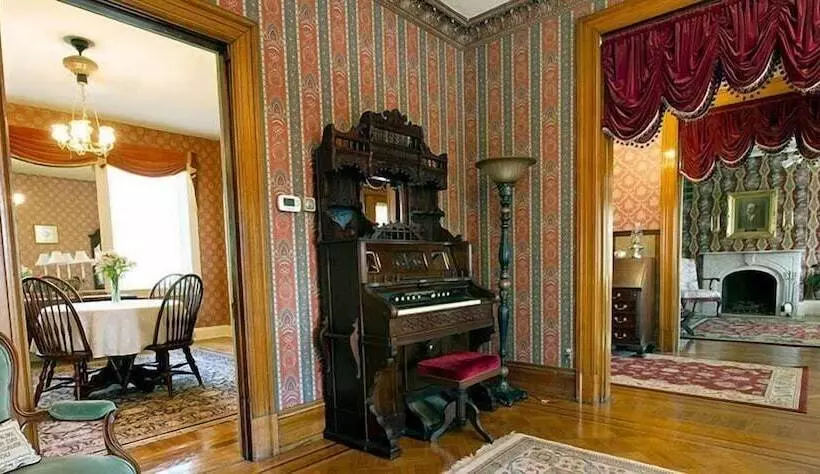 ベッドアンドブレックファースト Emig Mansion
