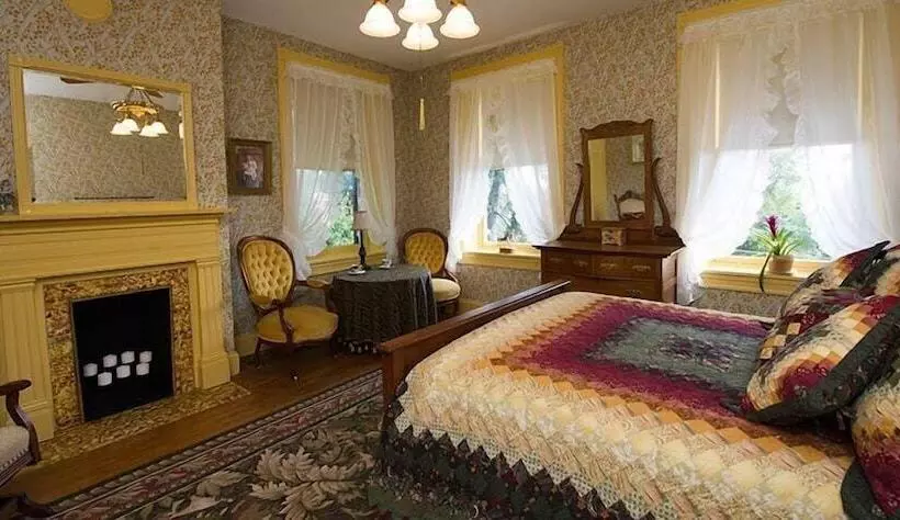 ベッドアンドブレックファースト Emig Mansion