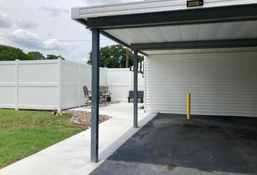 민박 The Old Liberty Schoolhouse