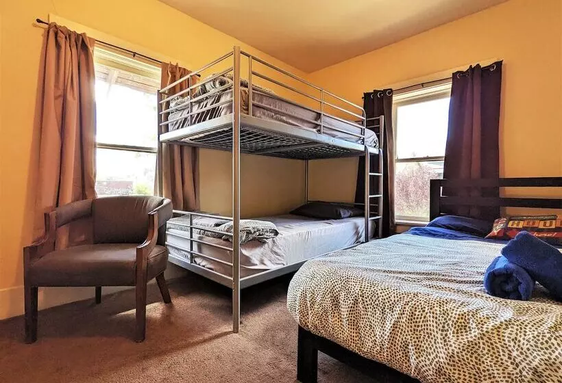 Bunk & Brew Historic Lucas House Hostel