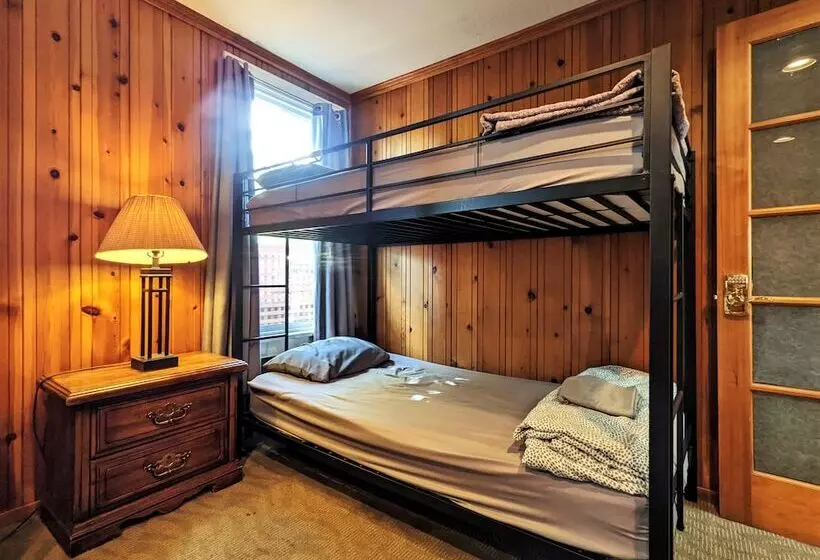 Bunk & Brew Historic Lucas House Hostel
