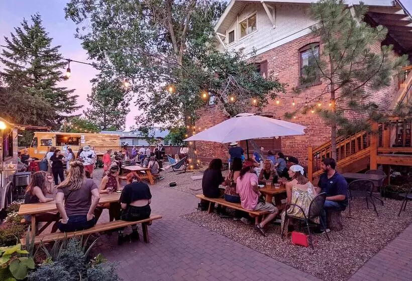 Bunk & Brew Historic Lucas House Hostel