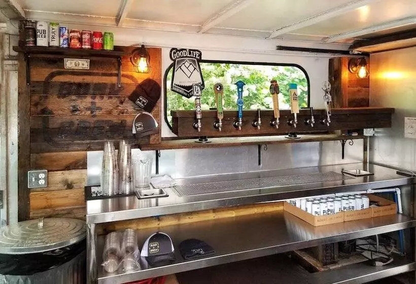 Bunk & Brew Historic Lucas House Hostel