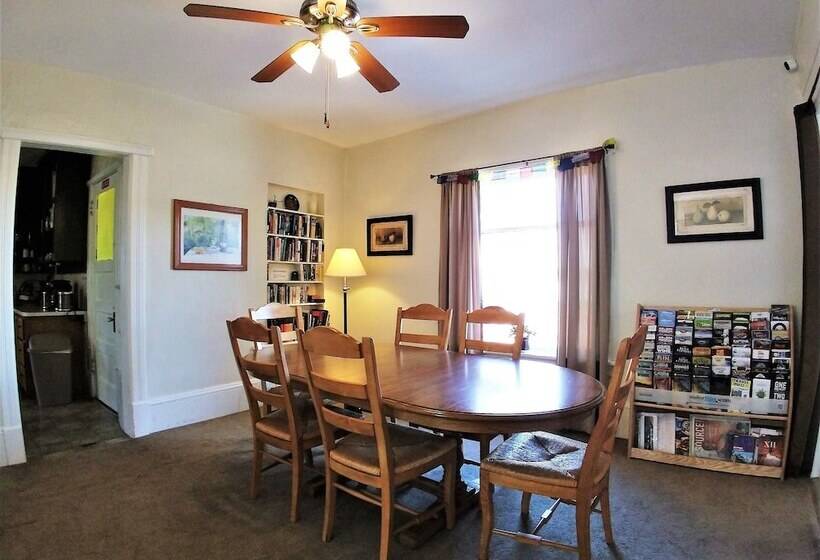 Bunk & Brew Historic Lucas House  Hostel