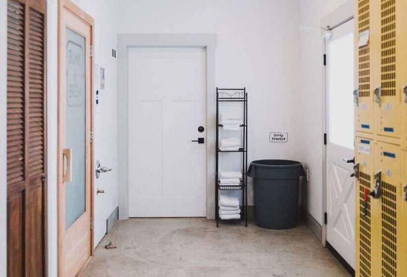 Bunk & Brew Historic Lucas House  Hostel