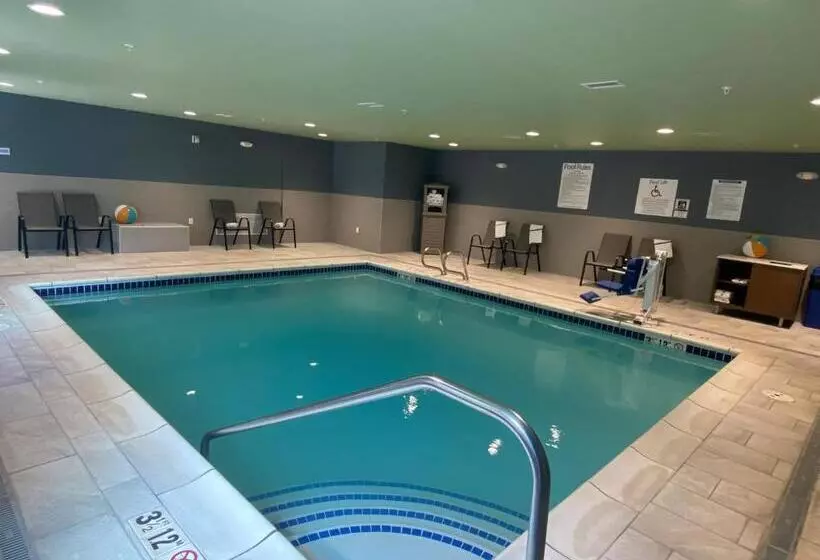Hotelli Holiday Inn Express & Suites   Camas, An Ihg
